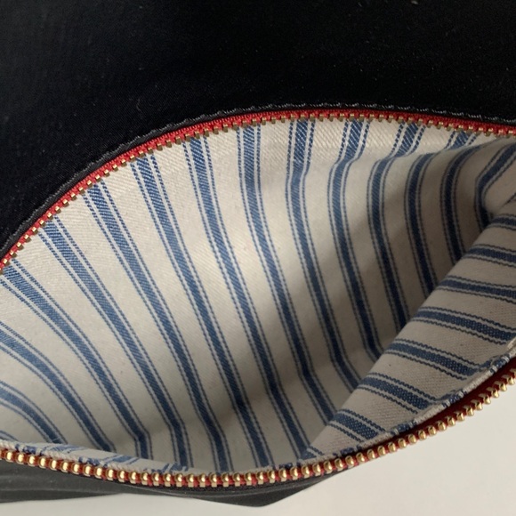 DOONEY & BOURKE Like New Wayfarer Lightweight Nylon Bucket Bag - Picture 14 of 16